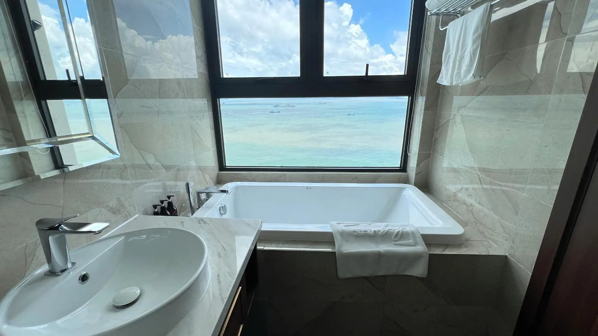 Oyster Bay Hotel Vũng Tàu
