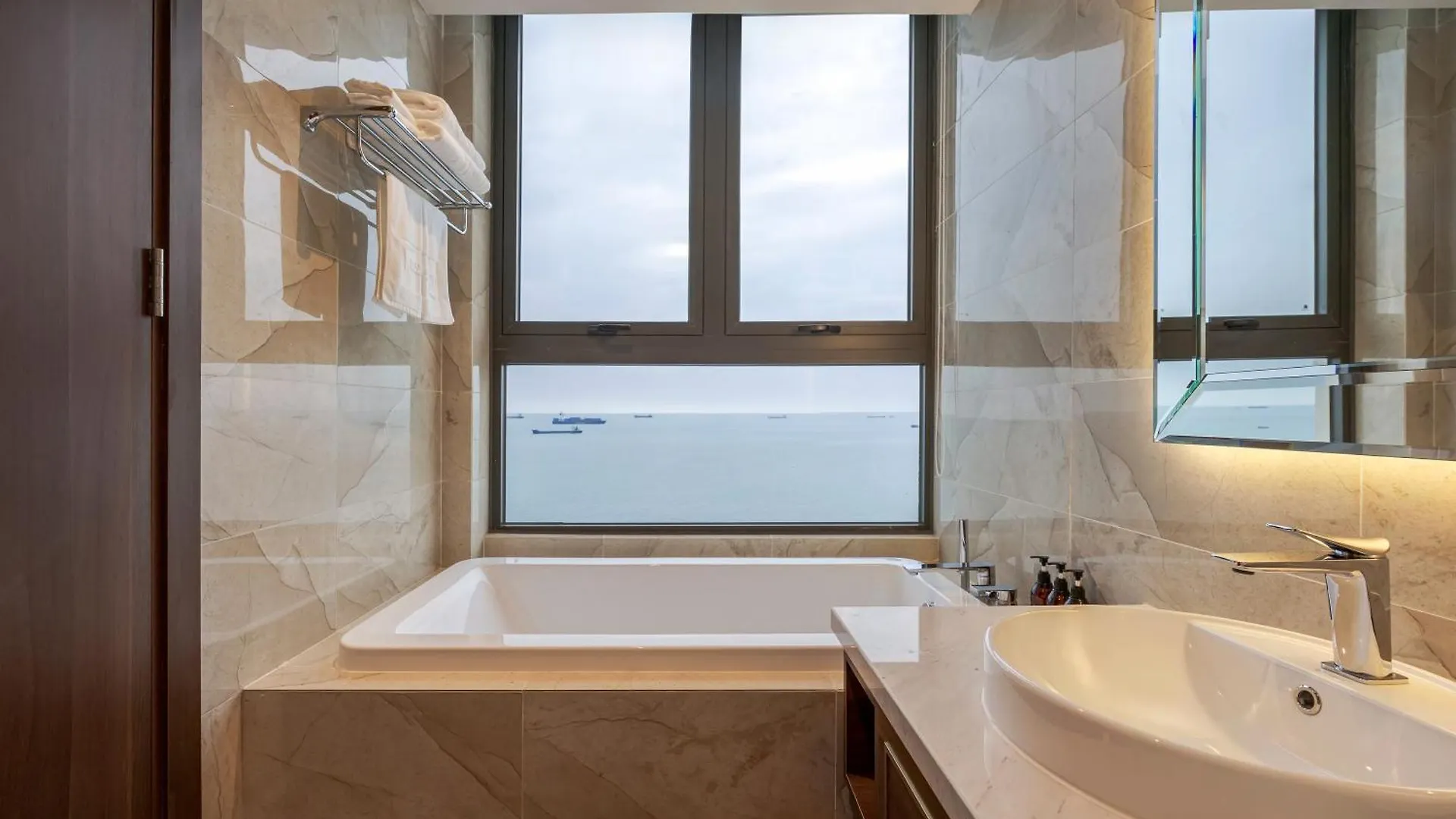 Oyster Bay Hotel Vung Tau 4*,  Vietnam