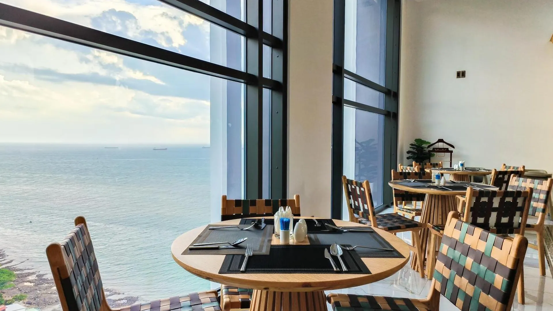 Oyster Bay Hotel Vung Tau 4*,